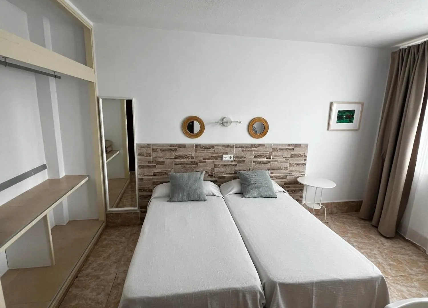 Hostal Residencia Cardona Arrecife  0*, Arrecife (Lanzarote) Spagna