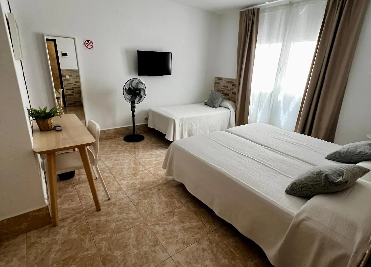 Hostal Residencia Cardona Arrecife  0*, Arrecife (Lanzarote)