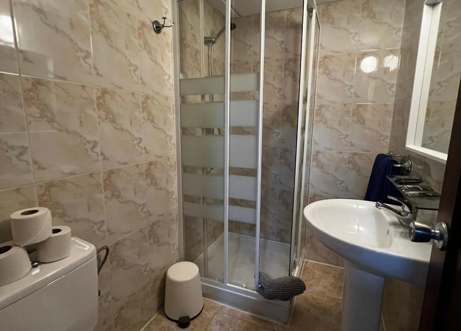 Hostal Residencia Cardona Arrecife  Ostello