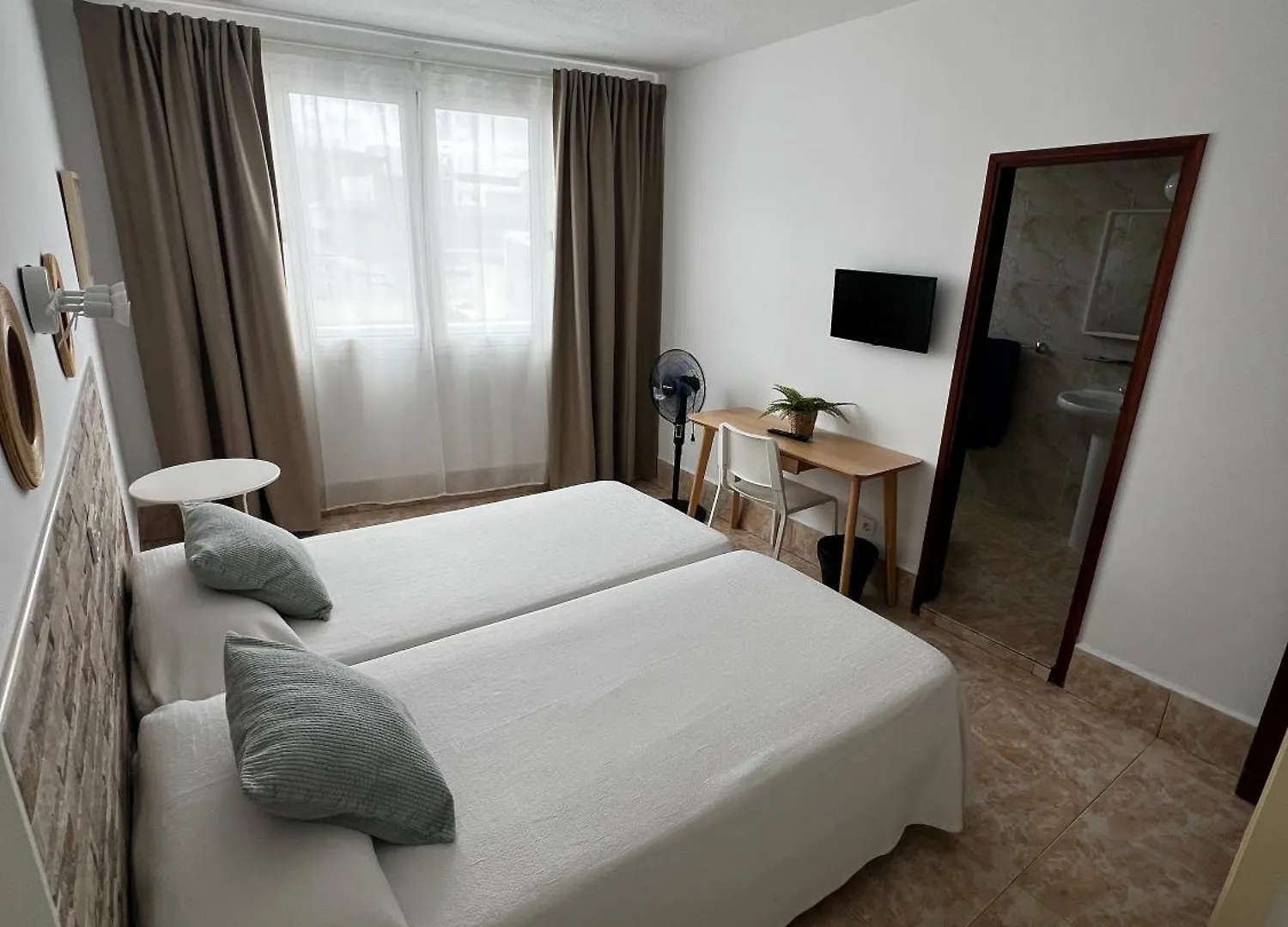 Hostal Residencia Cardona Arrecife  Arrecife (Lanzarote)