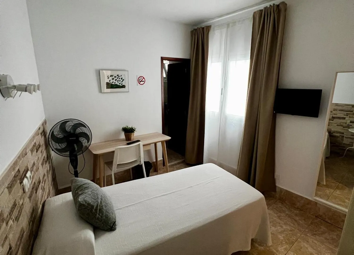 Hostal Residencia Cardona Arrecife