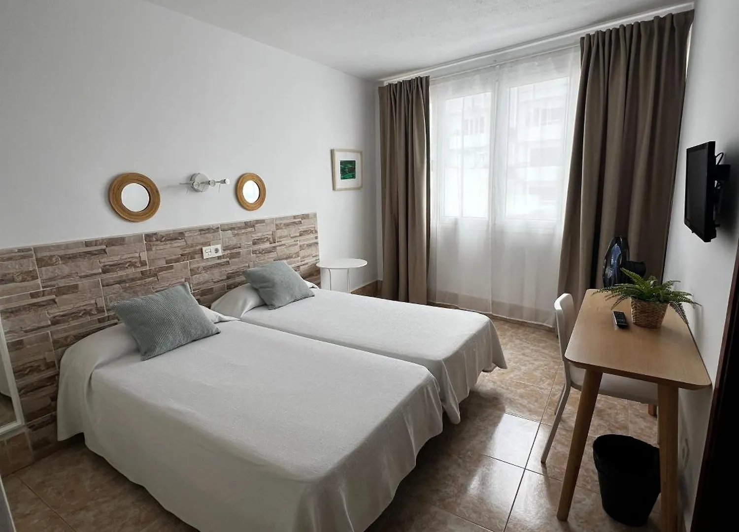 Hostal Residencia Cardona Arrecife  Arrecife (Lanzarote)