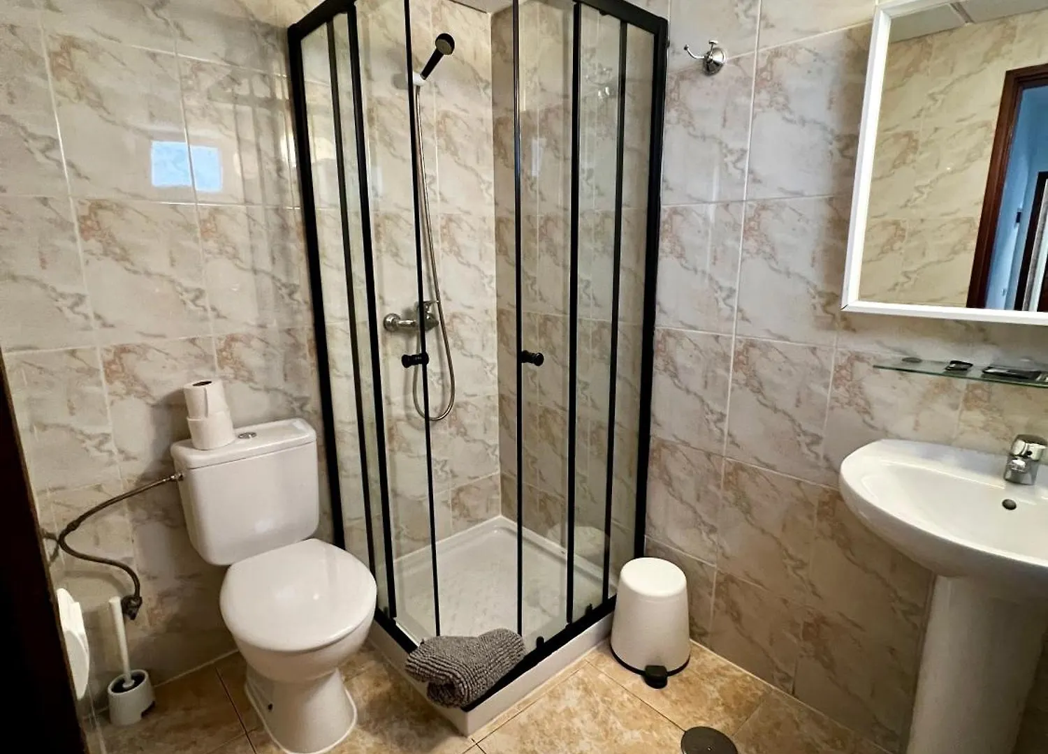 Hostal Residencia Cardona アレシフェ